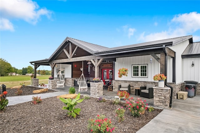 view of front of home featuring a patio area