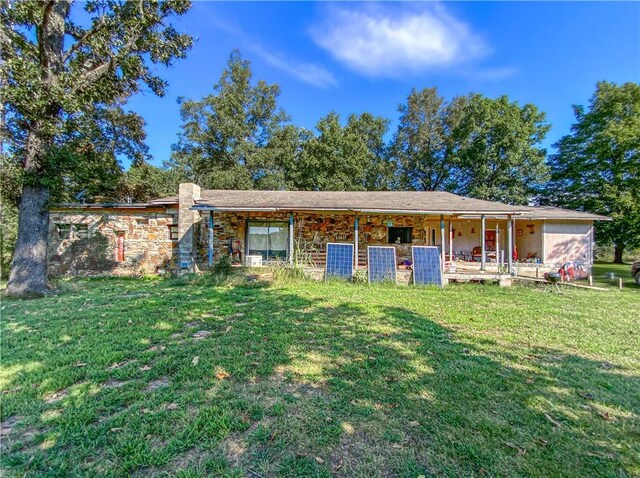 view of front of property with a front lawn