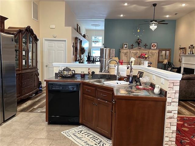 kitchen with stainless steel refrigerator, dishwasher, sink, ceiling fan, and light hardwood / wood-style floors