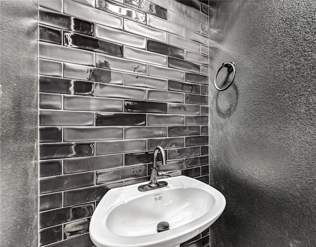 bathroom with sink and backsplash