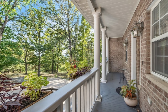 balcony featuring covered porch