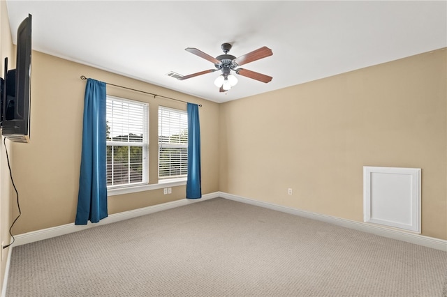 unfurnished room with carpet flooring and ceiling fan