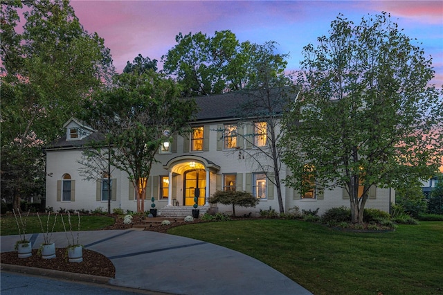 colonial house featuring a yard