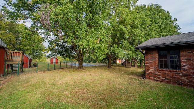 view of yard with a storage shed