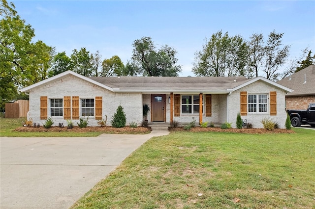 ranch-style home with a front yard