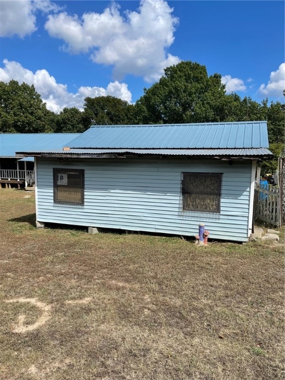 exterior space featuring a yard