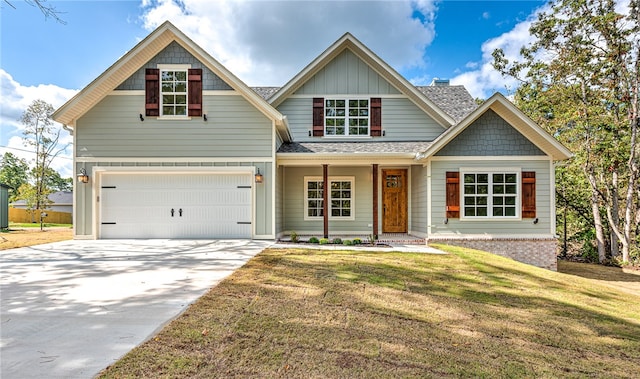 craftsman house with a front yard