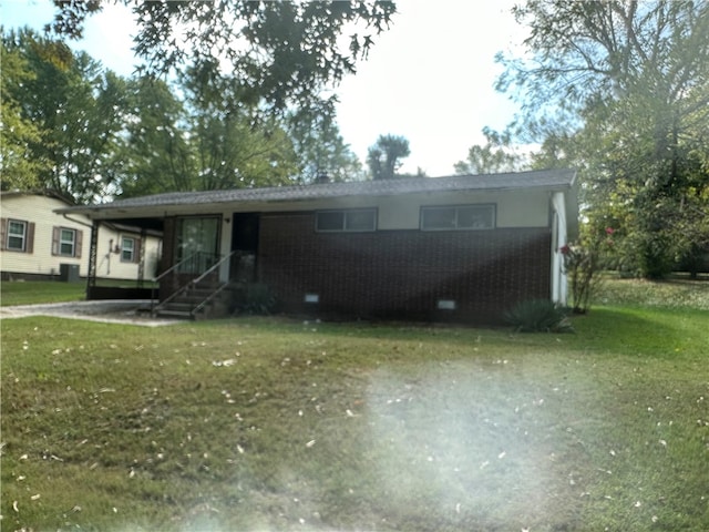 view of front of house featuring a front yard