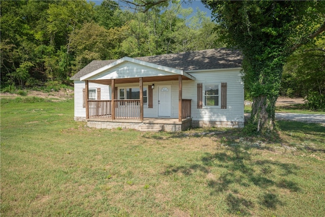 view of front of house featuring a porch and a front lawn