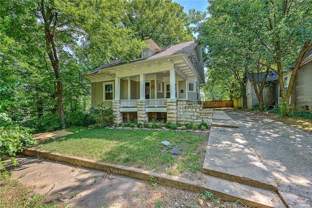 view of front facade with a front yard and covered porch