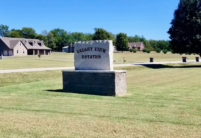 view of home's community featuring a lawn