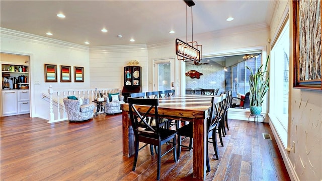 6532 Western Trails Dr, Springdale, AR 72762 - dining space featuring crown molding, visible vents, an inviting chandelier, and dark wood-type flooring
