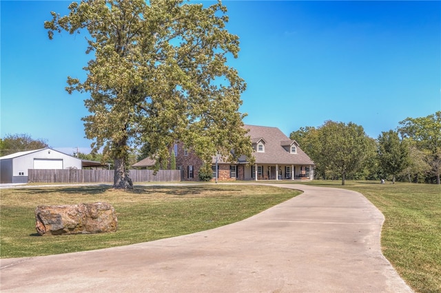 view of front of home featuring a front yard