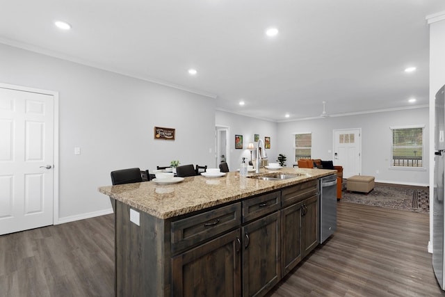 kitchen featuring a center island with sink, crown molding, dark wood-type flooring, and sink