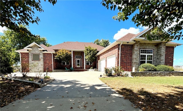 view of front facade with a garage