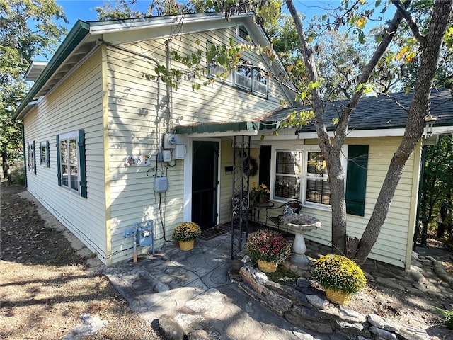 view of front facade featuring a patio area