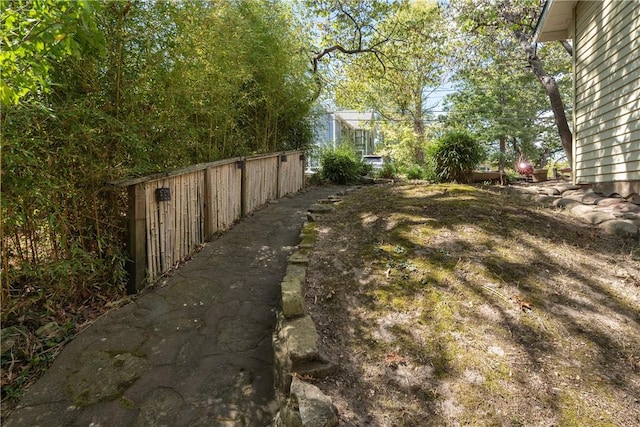 15 Linwood Ave, Eureka Springs, AR 72632 - view of yard featuring fence