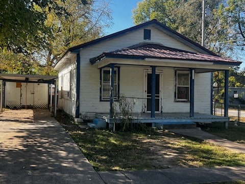 bungalow with a porch