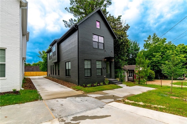 427 E Martin Luther King Jr Blvd, Fayetteville, AR 72701 - view of front facade with driveway and brick siding