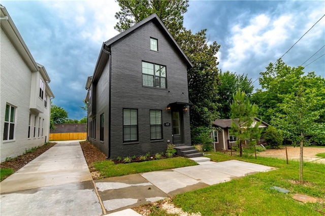 427 E Martin Luther King Jr Blvd, Fayetteville, AR 72701 - view of front of house featuring driveway