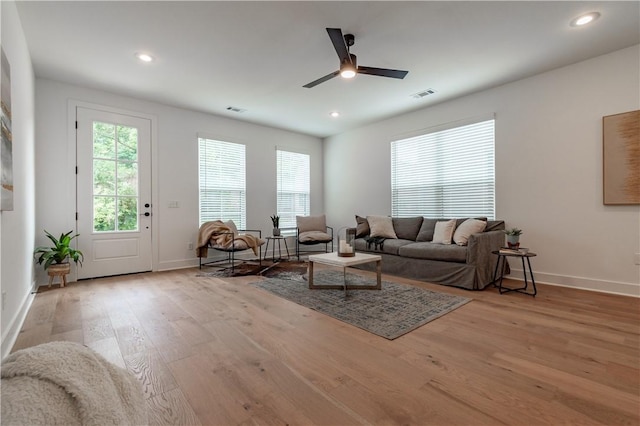 427 E Martin Luther King Jr Blvd, Fayetteville, AR 72701 - living area featuring ceiling fan, light wood-type flooring, and recessed lighting