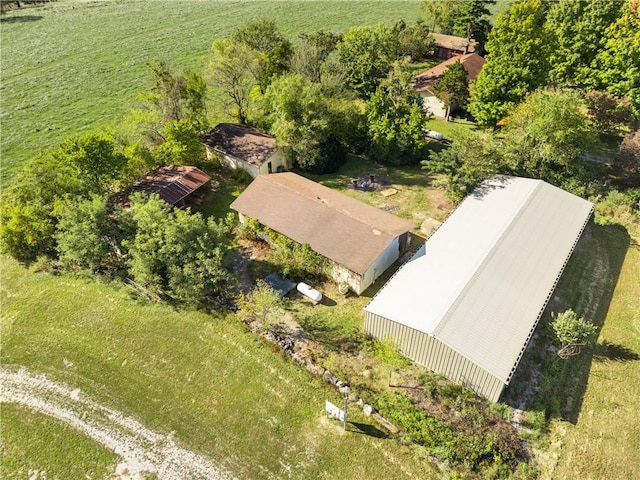 birds eye view of property featuring a rural view