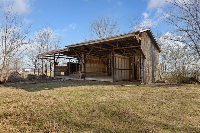 exterior space featuring a yard