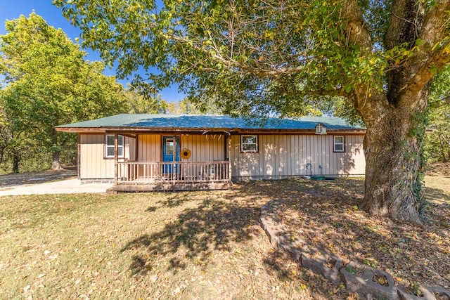 single story home with covered porch and a front lawn