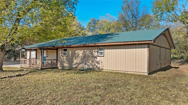 exterior space featuring a yard