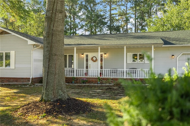 ranch-style house with covered porch