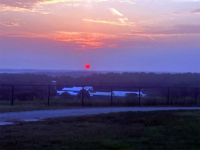 view of yard at dusk