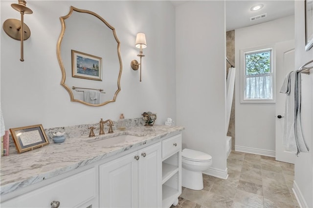 full bathroom featuring shower / bath combination with curtain, vanity, visible vents, toilet, and baseboards