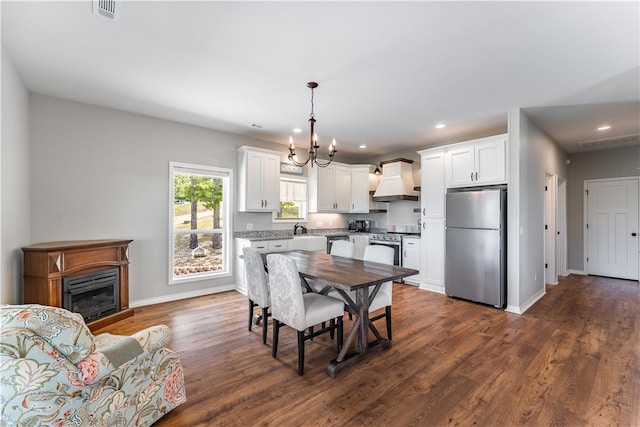 dining room with a notable chandelier, dark hardwood / wood-style floors, and sink