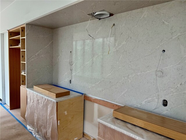951 NW C St, Bentonville, AR 72712 - interior space