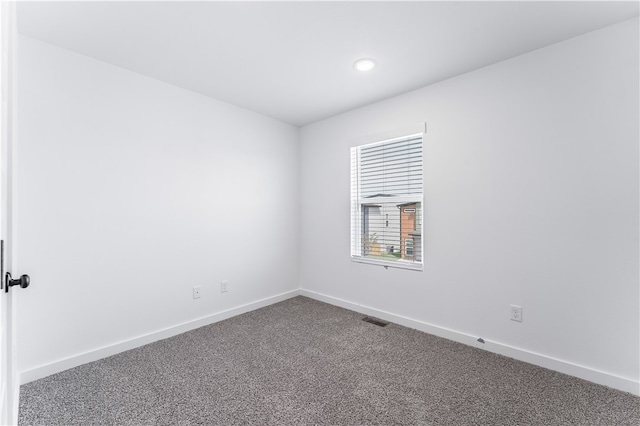 spare room with carpet flooring