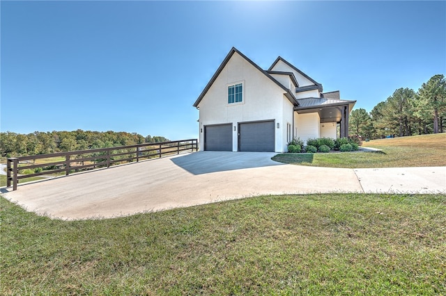 view of front of home featuring a front yard and a garage