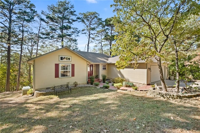 view of front of house featuring a front yard and a garage