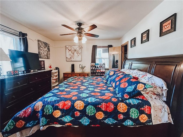 bedroom with ceiling fan