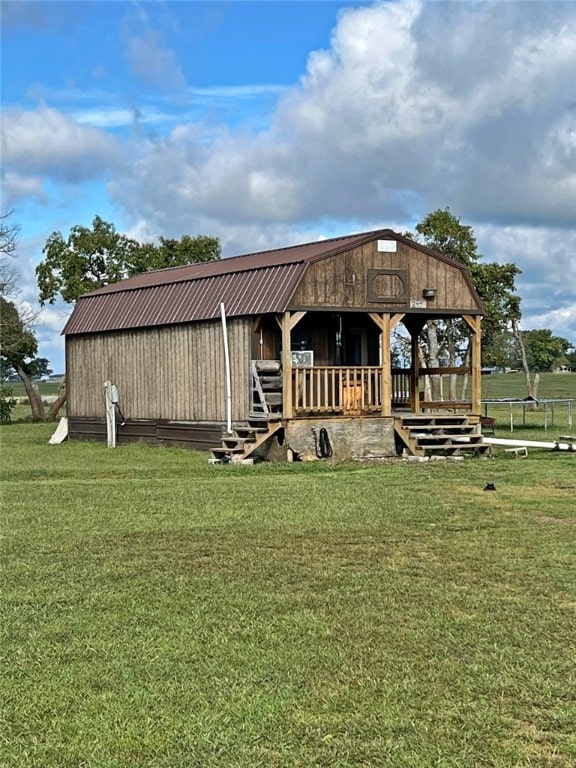 exterior space featuring a yard