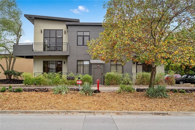 view of front of property featuring a balcony