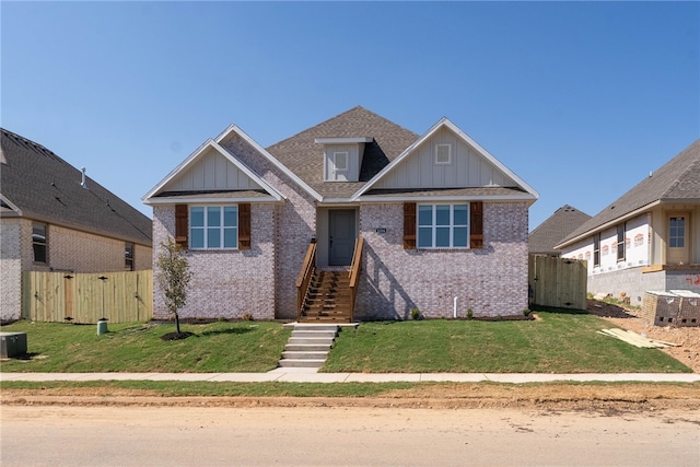 view of front of home featuring a front lawn