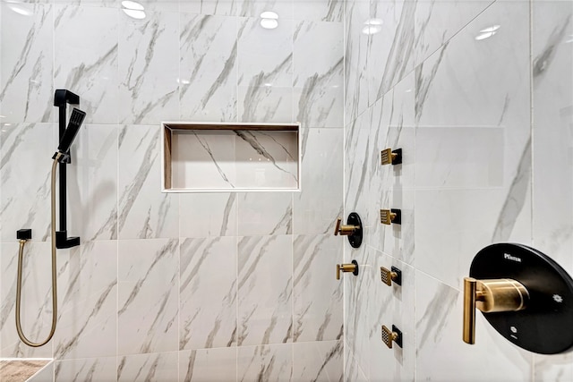 bathroom featuring tiled shower