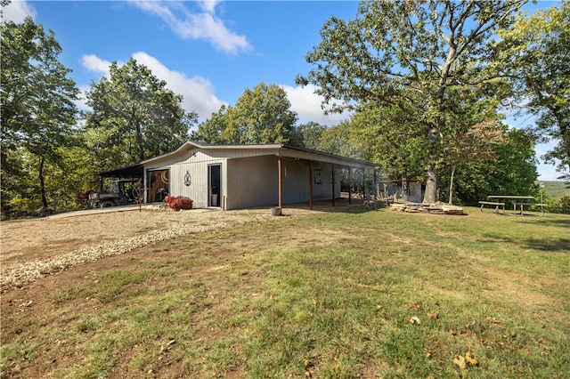 view of yard featuring a carport