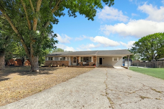 ranch-style home with a front lawn and a porch