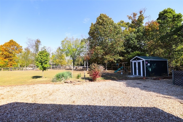 view of yard with a storage unit