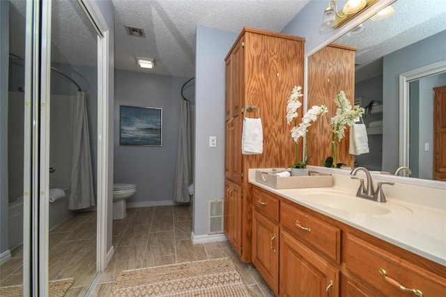 1 Hartlepool Dr, Bella Vista, AR 72715 - full bath featuring a textured ceiling, vanity, a shower with shower curtain, and visible vents