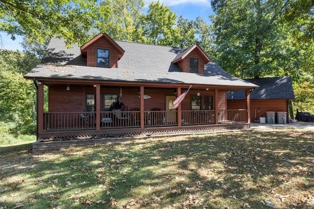 view of front of property with a front lawn