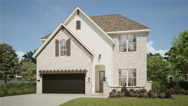 view of front facade featuring a garage and a front yard