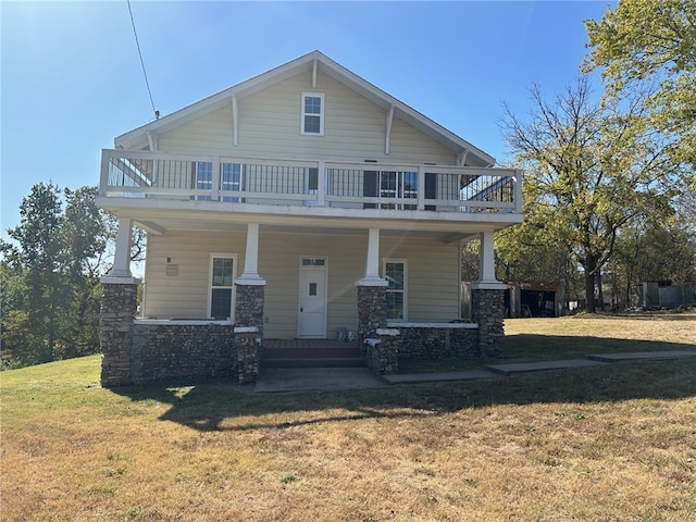 view of front of property featuring a front lawn and covered porch