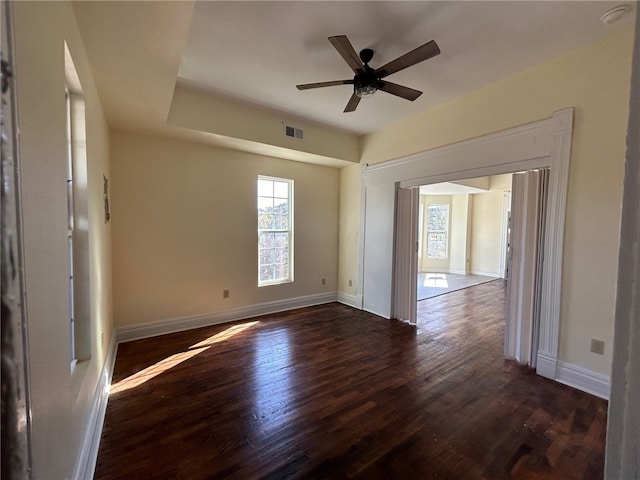 empty room featuring dark hardwood / wood-style floors and ceiling fan